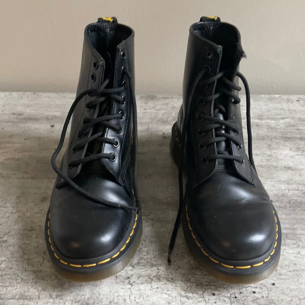 BLACK DR MARTINS
